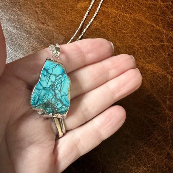 Turquoise and silver tone Pendant Necklace - Picture 4 of 12